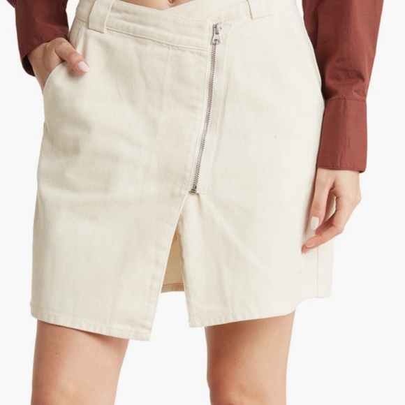 Obey NWT Asymmetrical Unbleached Zipper Denim Mini Skirt With Pockets - Picture 2 of 6